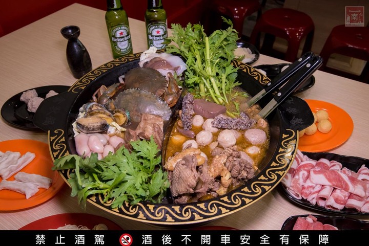 【臺南美食】秋冬就要進補，招牌禽獸鍋讓你吃到薑母鴨也能吃到羊肉爐，再搭個紅蟳、雞佛、鮑魚讓你補上加補，還有免費停車場~鑫帝元薑母鴨羊肉爐