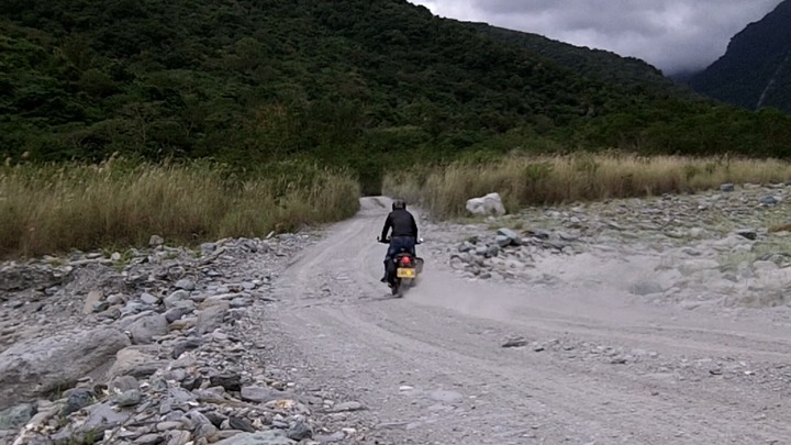 不哭！咱們騎車出走！天堂的美妙是地獄的襯托。