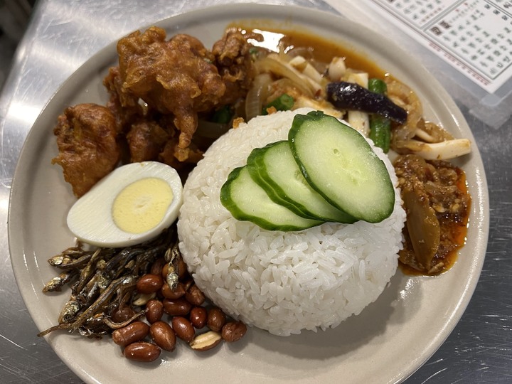 [食記] 隆香茶室，台灣基隆中正，鹹甜咖椰吐司配獨特香氣馬來炒麵