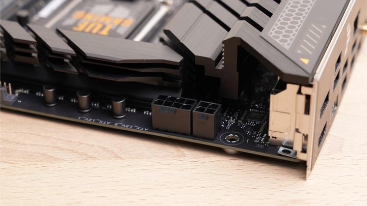 他會是幫 DDR4 記憶體再戰 N 年的希望？ASUS TUF GAMING Z790-PLUS WiFi D4