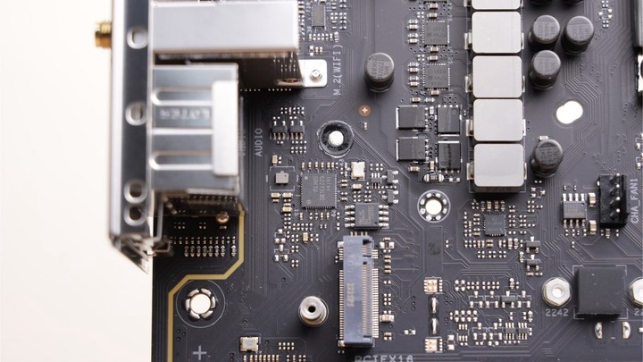他會是幫 DDR4 記憶體再戰 N 年的希望？ASUS TUF GAMING Z790-PLUS WiFi D4