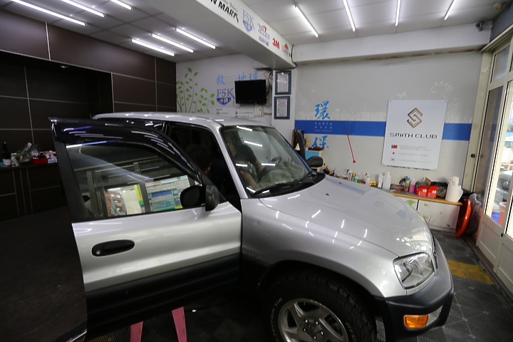 點我看大圖 舒熱佳LX70-前擋風玻璃70%透光度的選擇-RAV4 SX11