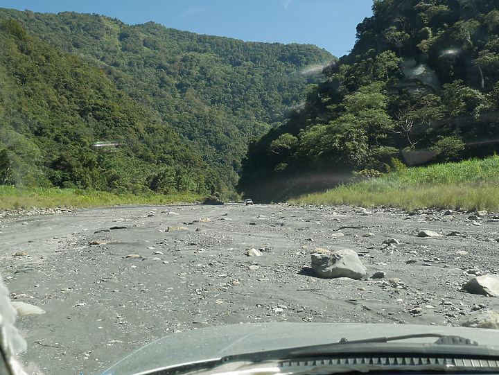 點我看大圖 舒熱佳LX70-前擋風玻璃70%透光度的選擇-RAV4 SX11