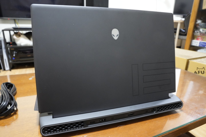 點我看大圖 DELL Alienware M15 R7 簡易開箱