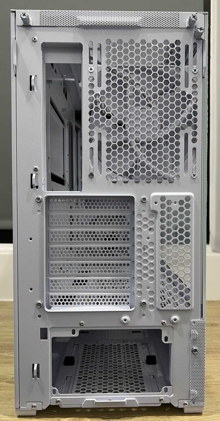 聯力Lian li的誠意之作Lancool 216,巧思滿滿的散熱猛獸 !