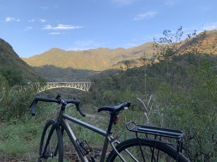 礫石車騎小路上宇老 (武道能敢-李崠山-宇老-馬里闊丸溪右岸 O型)