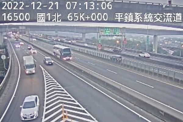 錯過交流道硬來!遊覽車台66線快速路「倒退百米」最高罰6千元