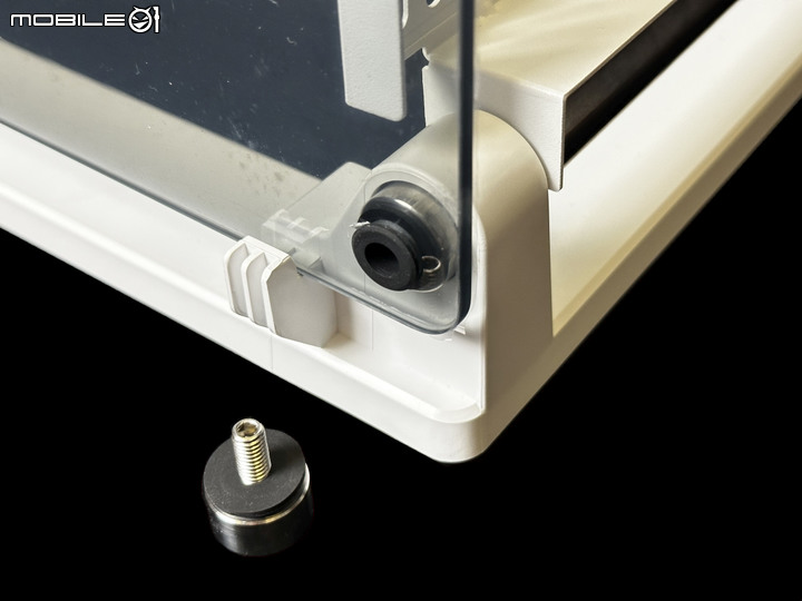 半開放展示平台！TT Core P3 TG Pro 強化玻璃中直立式機殼