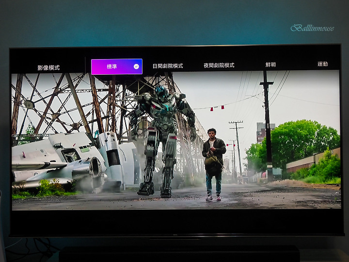 亮與暗的視覺衝擊 ｜ BenQ MiniLed S55-940 護眼智慧電視推薦