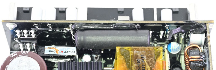 thermaltake TOUGHPOWER SFX 1000W金牌全模組化電源開箱