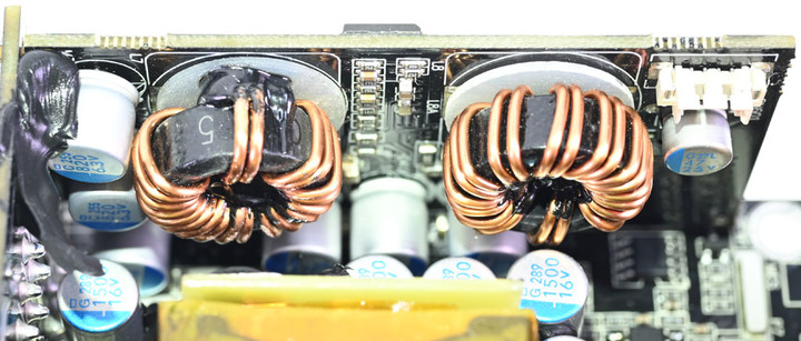 thermaltake TOUGHPOWER SFX 1000W金牌全模組化電源開箱
