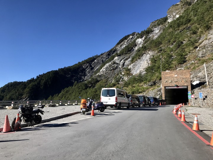 鄒鄒週週環島--車小志氣高小雲豹之死人骨頭秘徑