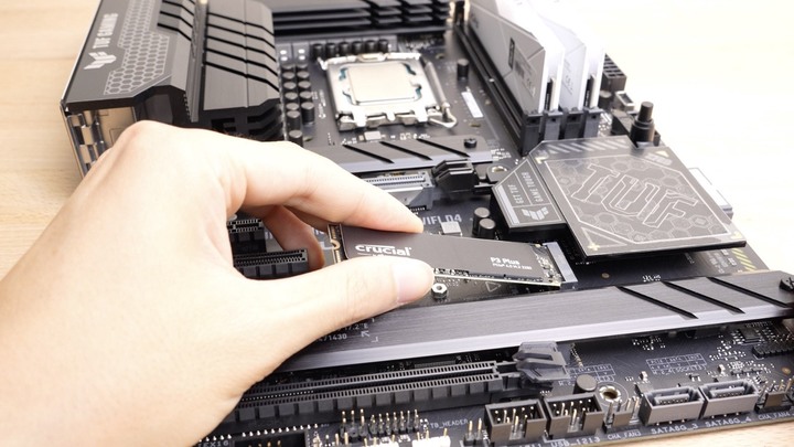 平價大容量 PCIe 4.0 SSD 的新選擇！美光 Crucial P3 Plus 4TB 開箱