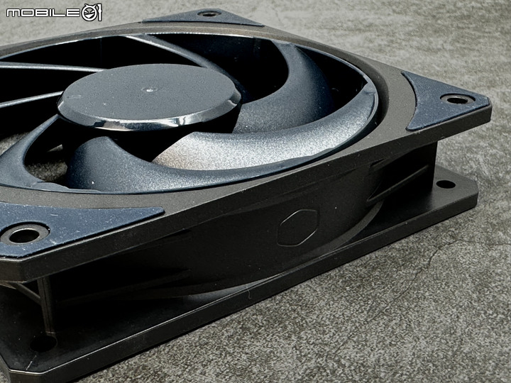 [開箱]酷碼新風扇 Mobius 120 / Mobius 120P ARGB