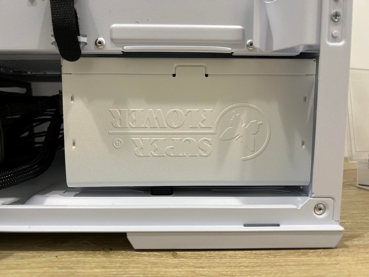 聯力Lian li的誠意之作Lancool 216,巧思滿滿的散熱猛獸 !