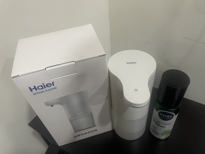 Haier海爾感應式泡沫洗手機 --- 裝保養液也很好用的