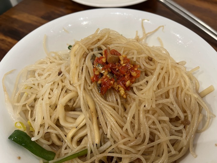 [食記] 以馬內利鮮魚湯，台灣台北中正，清澈鮮美吳郭魚湯配香Q炒米粉麵！