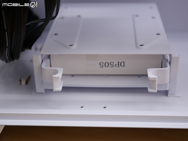 點我看大圖 灰白 X 網設計 Antec DP505 WHITE 中塔機殼開箱