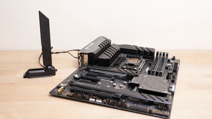 他會是幫 DDR4 記憶體再戰 N 年的希望？ASUS TUF GAMING Z790-PLUS WiFi D4
