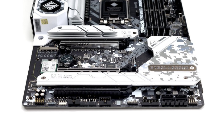 機殼裡放螢幕更方便了！ASRock Z790 Steel Legend WiFi