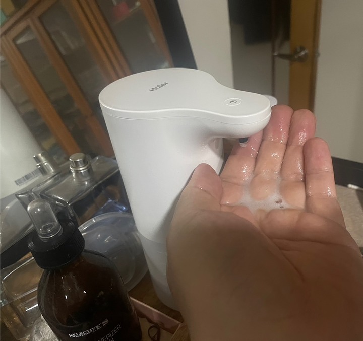 Haier海爾感應式泡沫洗手機 --- 裝保養液也很好用的