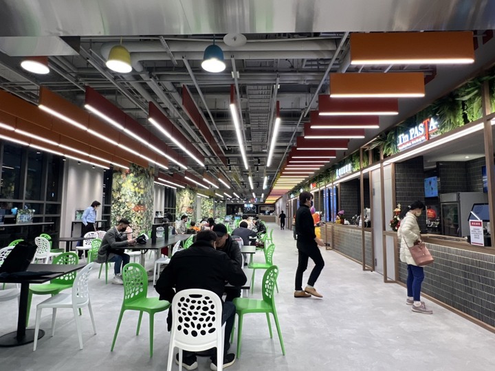 新的美食街!!! (超方便)在捷運景平站對面 東森廣場