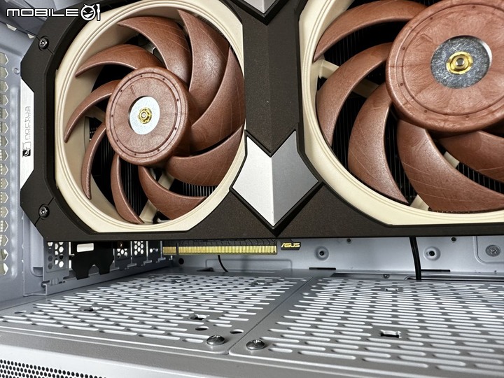 2022年度壓軸 聯力 LANCOOL 216 中塔式機殼