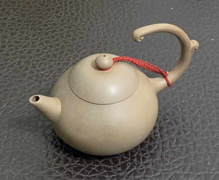 掃除整理出一些茶壺！請懂得幫忙看看有沒有價值