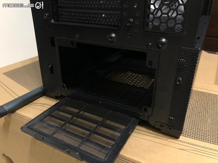 點我看大圖 可能是目前最無所不能的中塔機殼 聯力LIAN LI Lancool 216 開箱測試報告