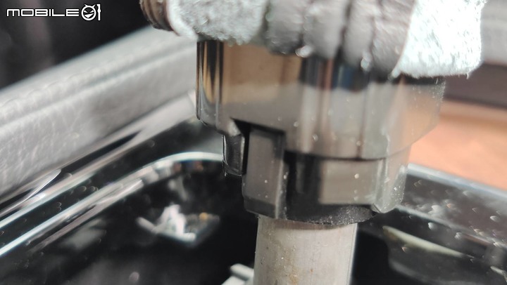 Volvo非線傳雷神大燈SPA車系升級水晶排檔的方法