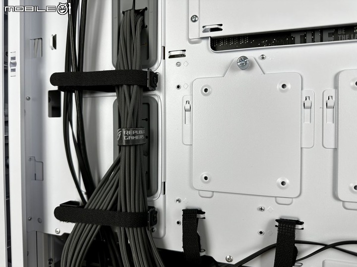 2022年度壓軸 聯力 LANCOOL 216 中塔式機殼