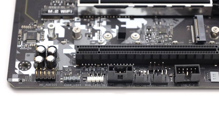 機殼裡放螢幕更方便了！ASRock Z790 Steel Legend WiFi