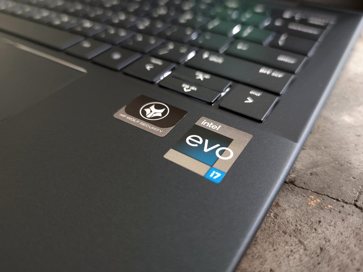 HP Elite Dragonfly G3 高續航力、高效能、 超輕薄的 3:2 完美商務型筆記型電腦