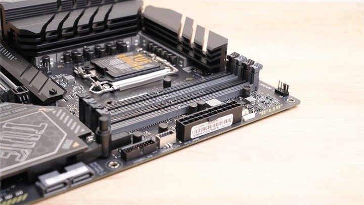 他會是幫 DDR4 記憶體再戰 N 年的希望？ASUS TUF GAMING Z790-PLUS WiFi D4