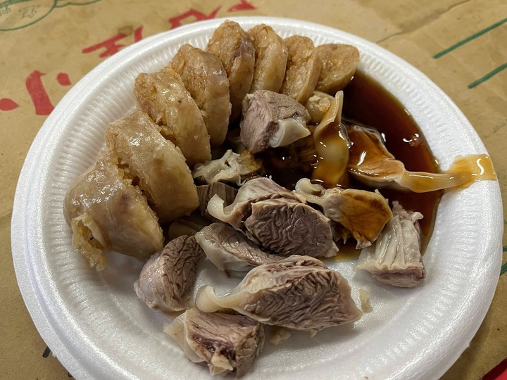 [食記] 仁愛市場大腸圈，台灣基隆仁愛，油蔥香氣大腸圈配油脂豐富豬腸湯