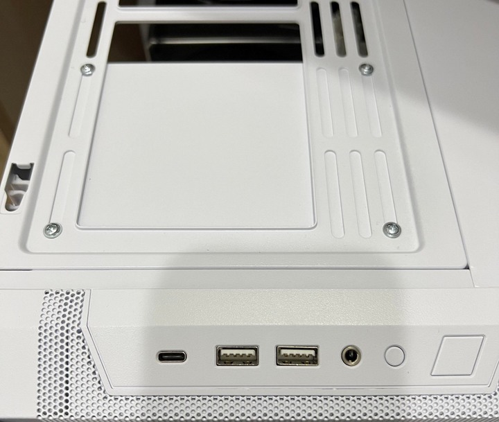 聯力Lian li的誠意之作Lancool 216,巧思滿滿的散熱猛獸 !