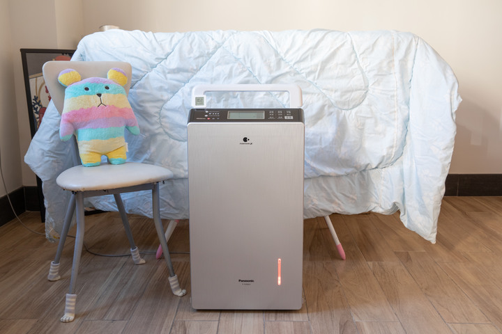體驗 Panasonic變頻省電雙科技除濕機 F-YV50LX，讓全家人一起美好生活