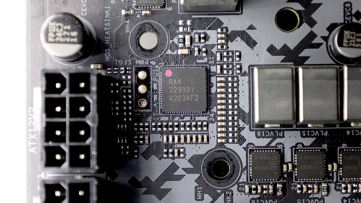 機殼裡放螢幕更方便了！ASRock Z790 Steel Legend WiFi
