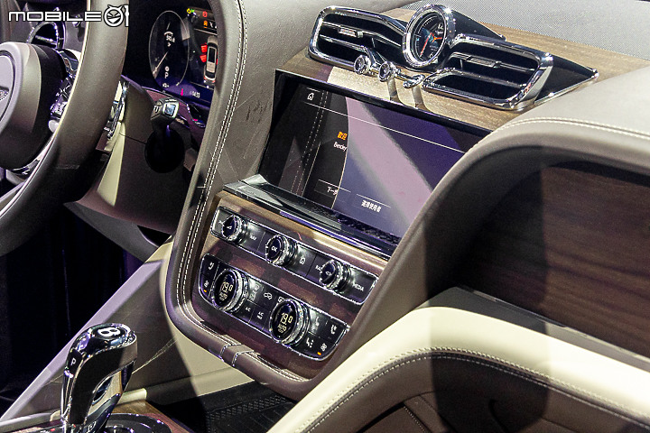 【採訪】Bentley Bentayga EWB 長軸旗艦 1380 萬元起正式登場,另提供 1550 萬元之「Azure」車型!