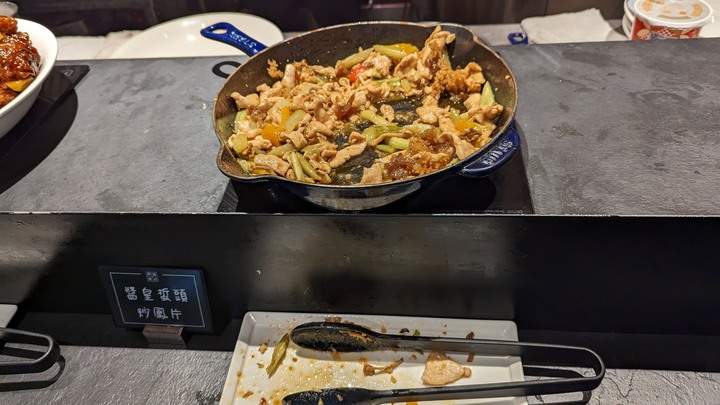【小惡魔好玩兔U】初三走春 - 廚窗港點士林官邸店 / 雙溪公園 / 大直美麗華百樂園巧遇糖果魔法森林巨無霸氣墊遊樂場