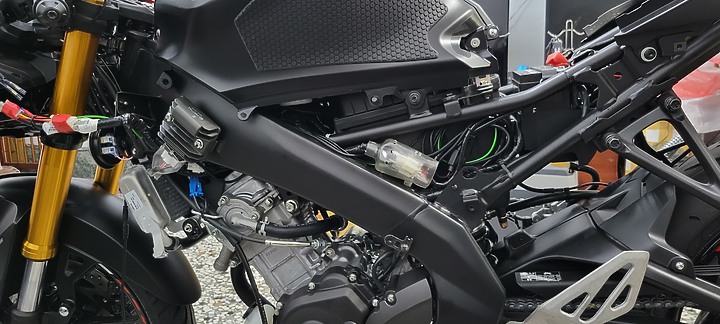 點我看大圖 開箱分享 新車 R15V4 飛樂M92 前後行車紀錄器