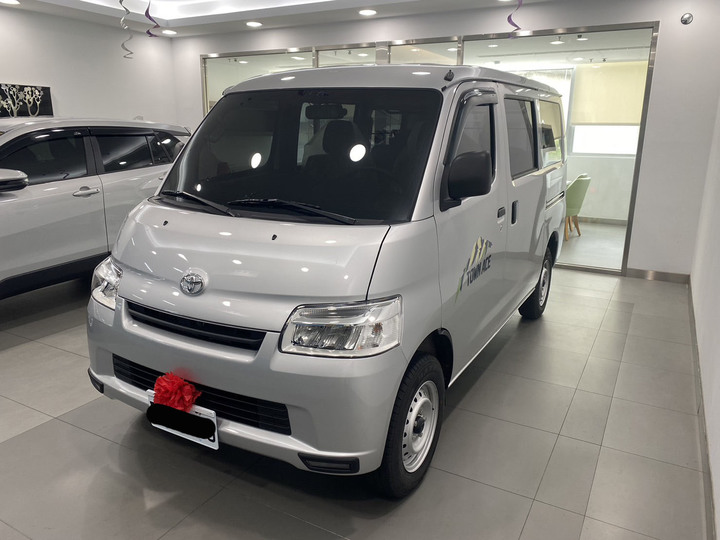 點我看大圖 Toyota Town ace van交車大吉日~(新增新舊對比照)