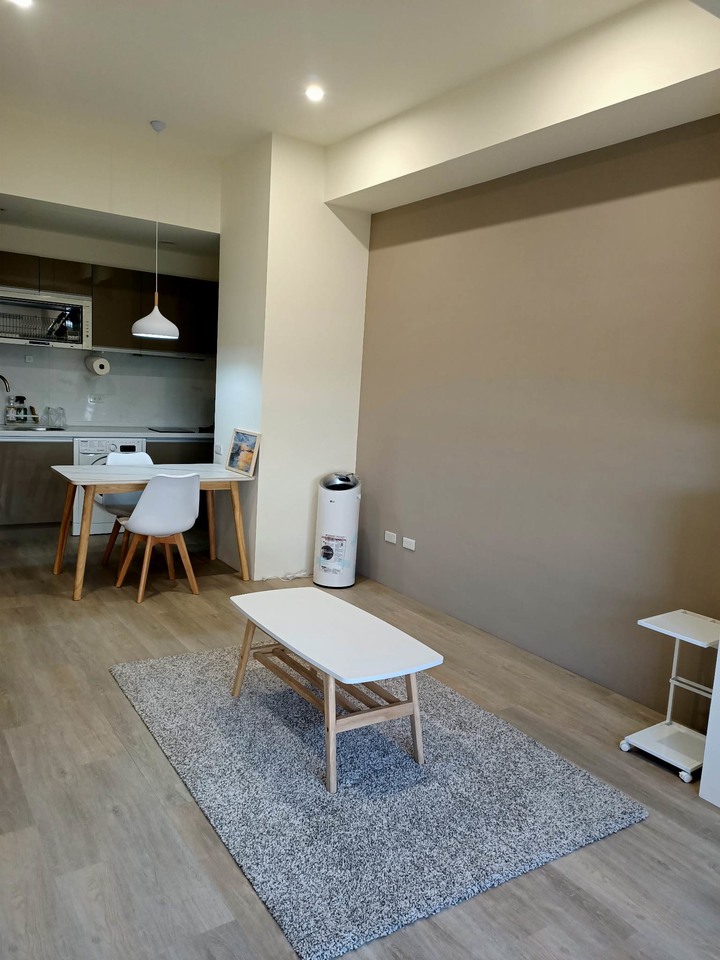 想要打造無印風格居家，DIY換木紋PVC地板就可以！