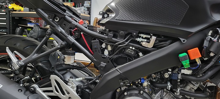 點我看大圖 開箱分享 新車 R15V4 飛樂M92 前後行車紀錄器