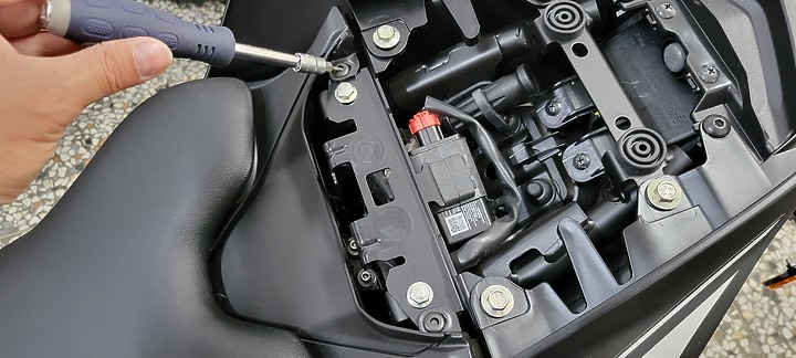 點我看大圖 開箱分享 新車 R15V4 飛樂M92 前後行車紀錄器