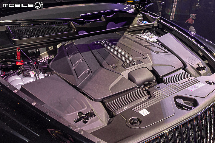 【採訪】Bentley Bentayga EWB 長軸旗艦 1380 萬元起正式登場,另提供 1550 萬元之「Azure」車型!