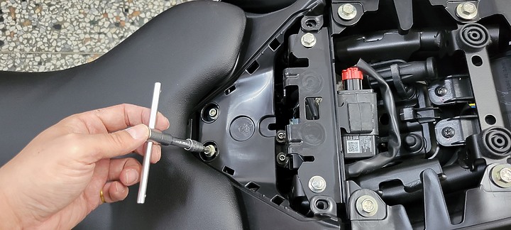 點我看大圖 開箱分享 新車 R15V4 飛樂M92 前後行車紀錄器