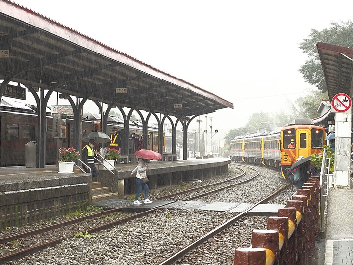 菁桐車站與老街、平溪車站與老街、平溪公園頂歷史建築群、十分車站與天燈鐵道街,及各站間DR1000型柴油客車搭乘紀錄 — 「鐵道旅行•幸福美好111」紀念章戳收集紀錄之平溪支線