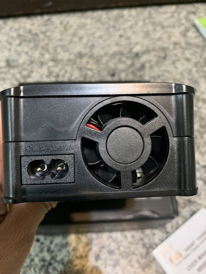 點我看大圖 蝦皮境外電池充電器開箱大烙賽