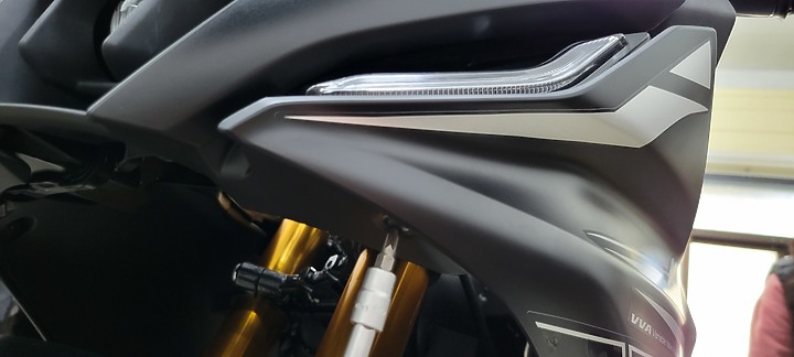 點我看大圖 開箱分享 新車 R15V4 飛樂M92 前後行車紀錄器